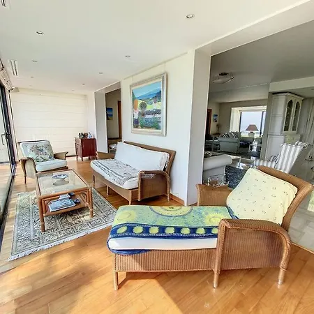 - Les Hauts De Vaugrenier Villa *